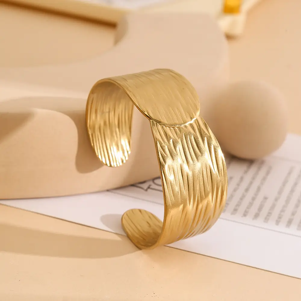 Cross-Border Hot-Selling Stainless Steel Open Hydraulic Bracelet European and American Fashion Armband Plated with 18K Real Gold Titanium Steel Bracelet — feature 5