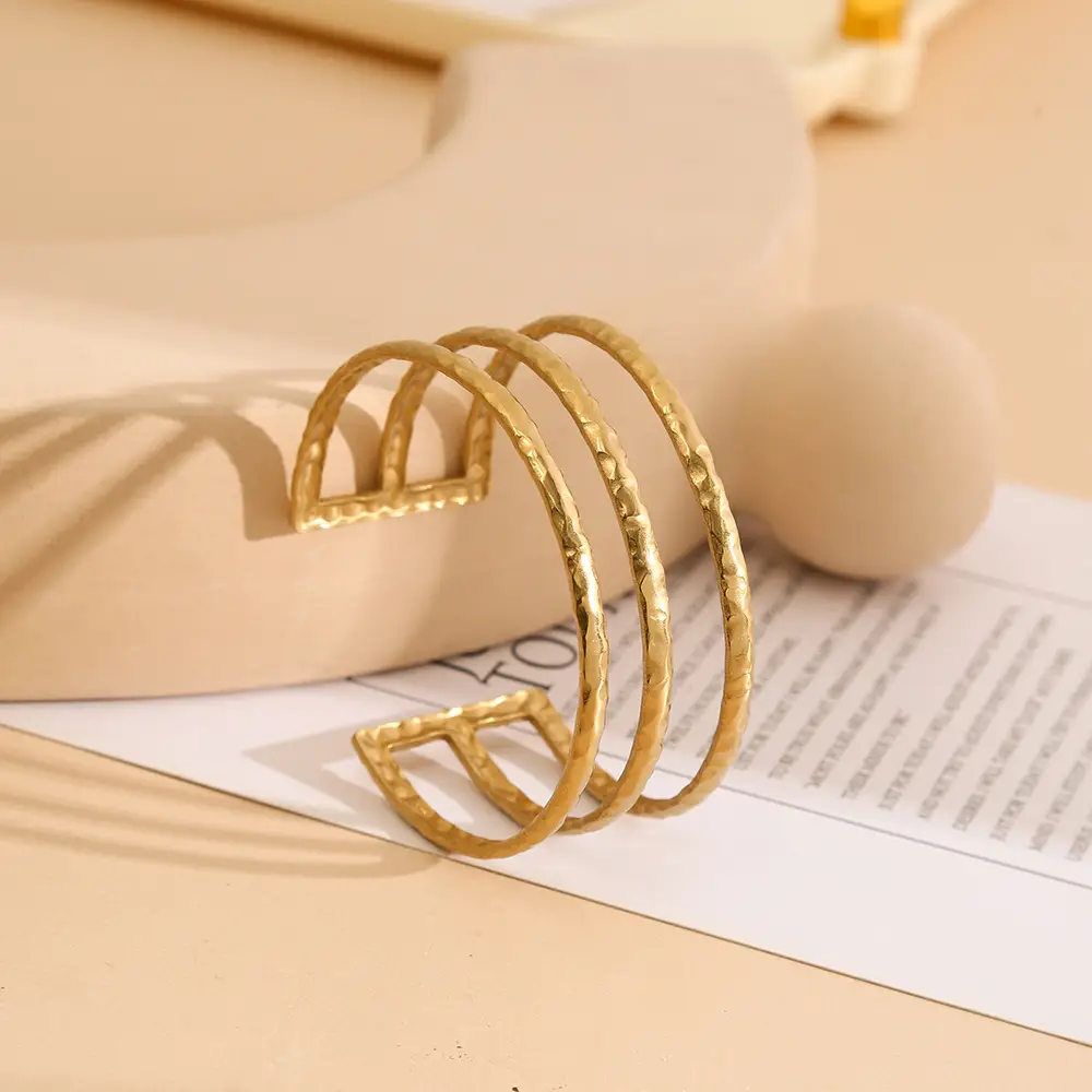 Cross-Border Hot-Selling Stainless Steel Open Hydraulic Bracelet European and American Fashion Armband Plated with 18K Real Gold Titanium Steel Bracelet — feature 7