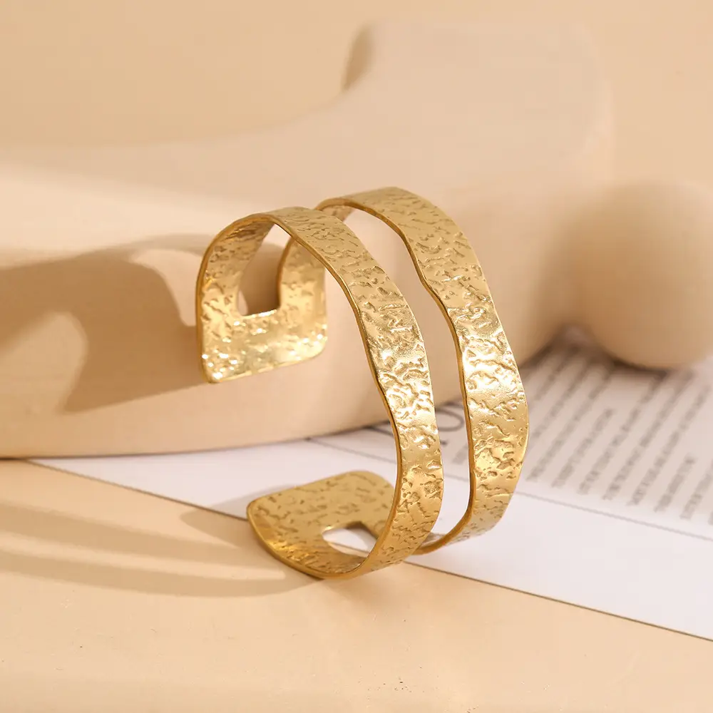 Cross-Border Hot-Selling Stainless Steel Open Hydraulic Bracelet European and American Fashion Armband Plated with 18K Real Gold Titanium Steel Bracelet