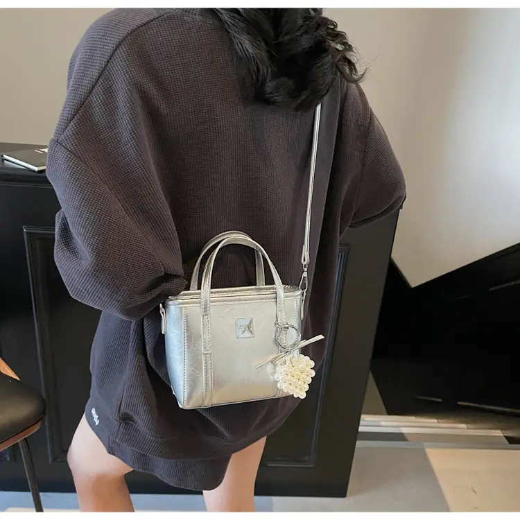 Women's Western Style Pearl Bucket Bag Cream — feature 14
