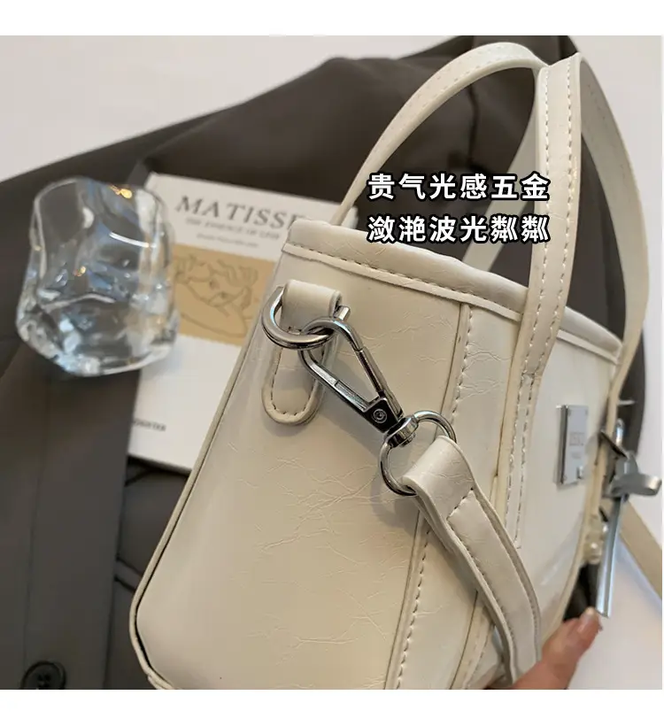 Women's Western Style Pearl Bucket Bag Cream — feature 3