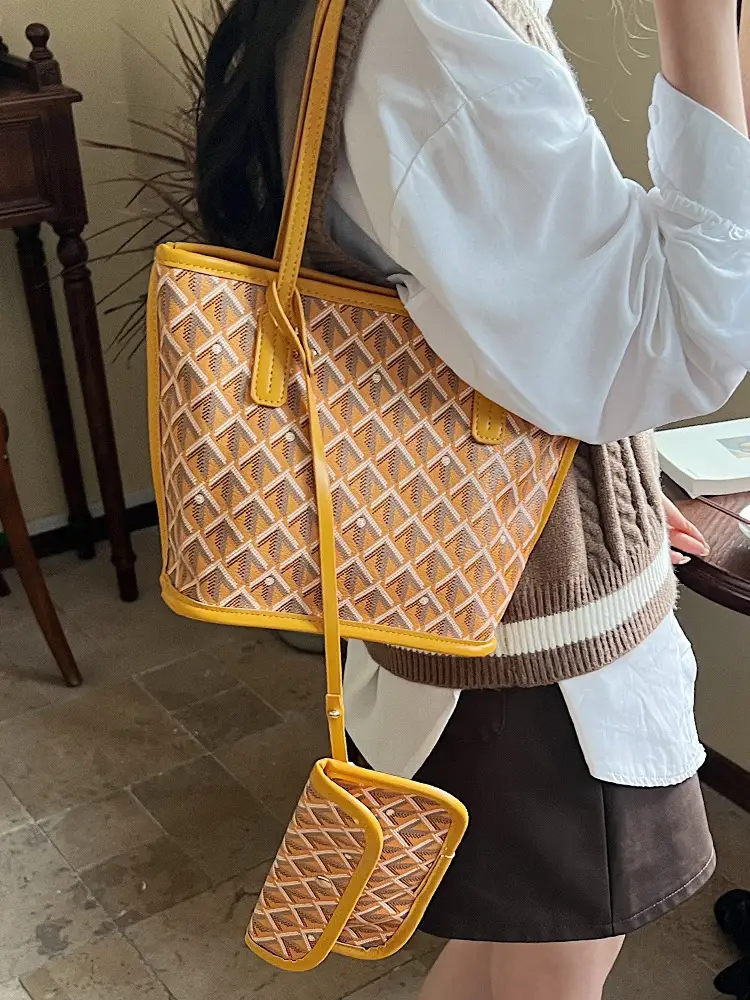 Trendy Black Quilted Women's Multi-Piece Handbag Set - Image 11