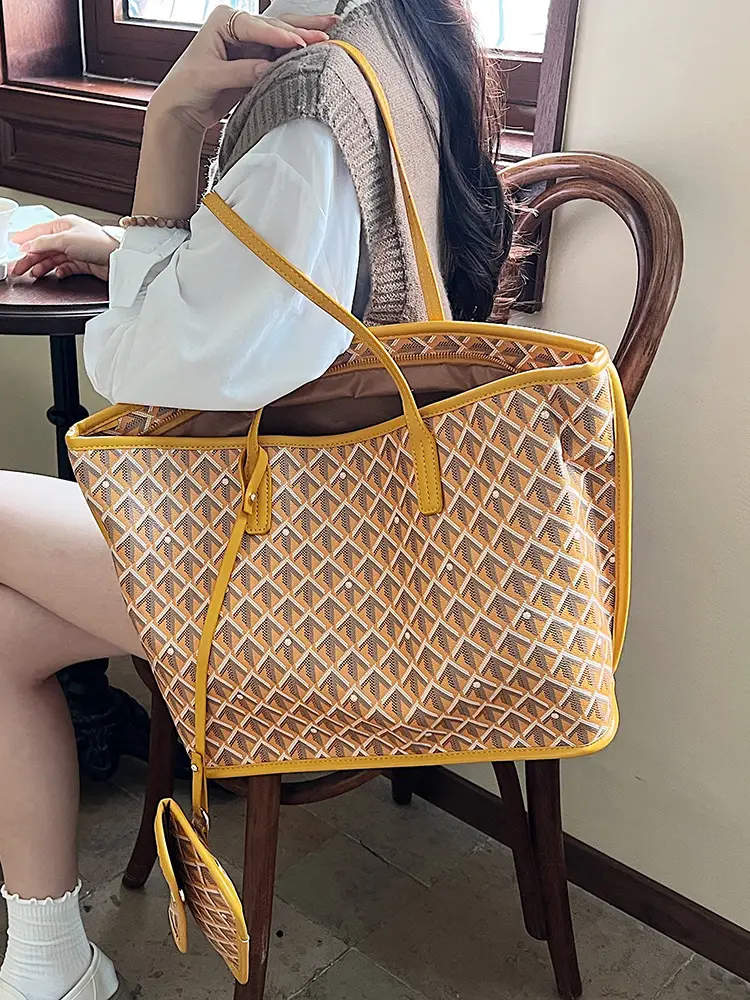 Trendy Black Quilted Women's Multi-Piece Handbag Set - Image 12