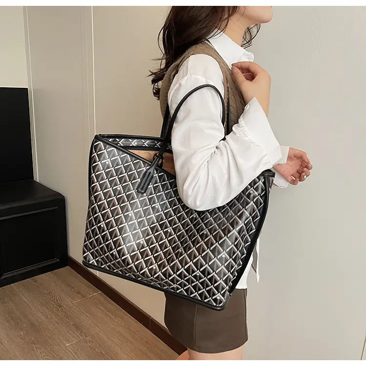 Trendy Black Quilted Women's Multi-Piece Handbag Set — feature 28