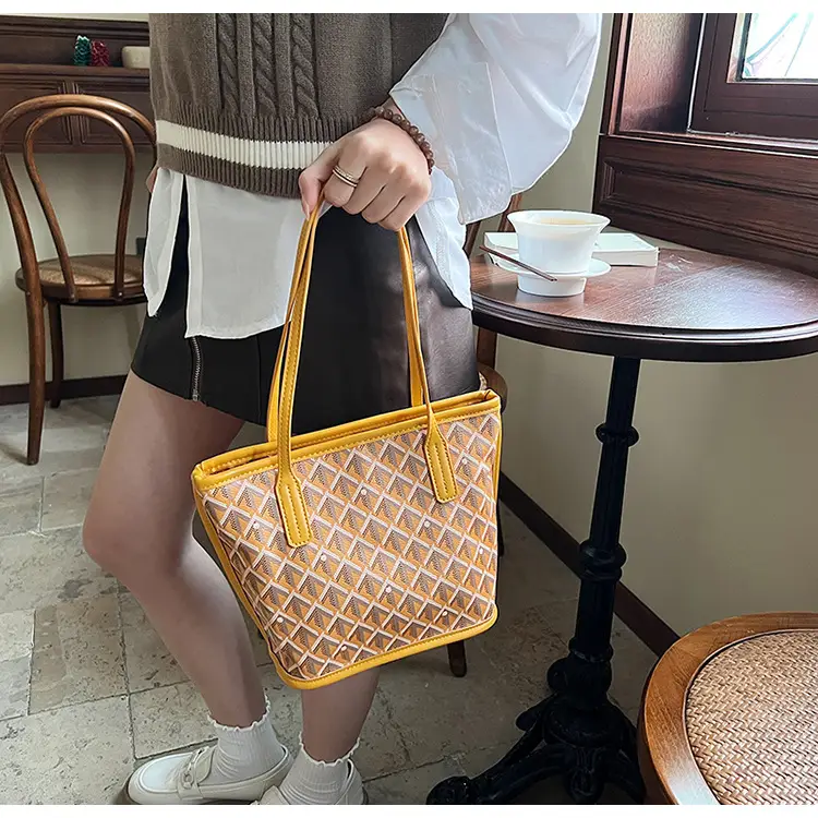 Trendy Black Quilted Women's Multi-Piece Handbag Set — feature 34