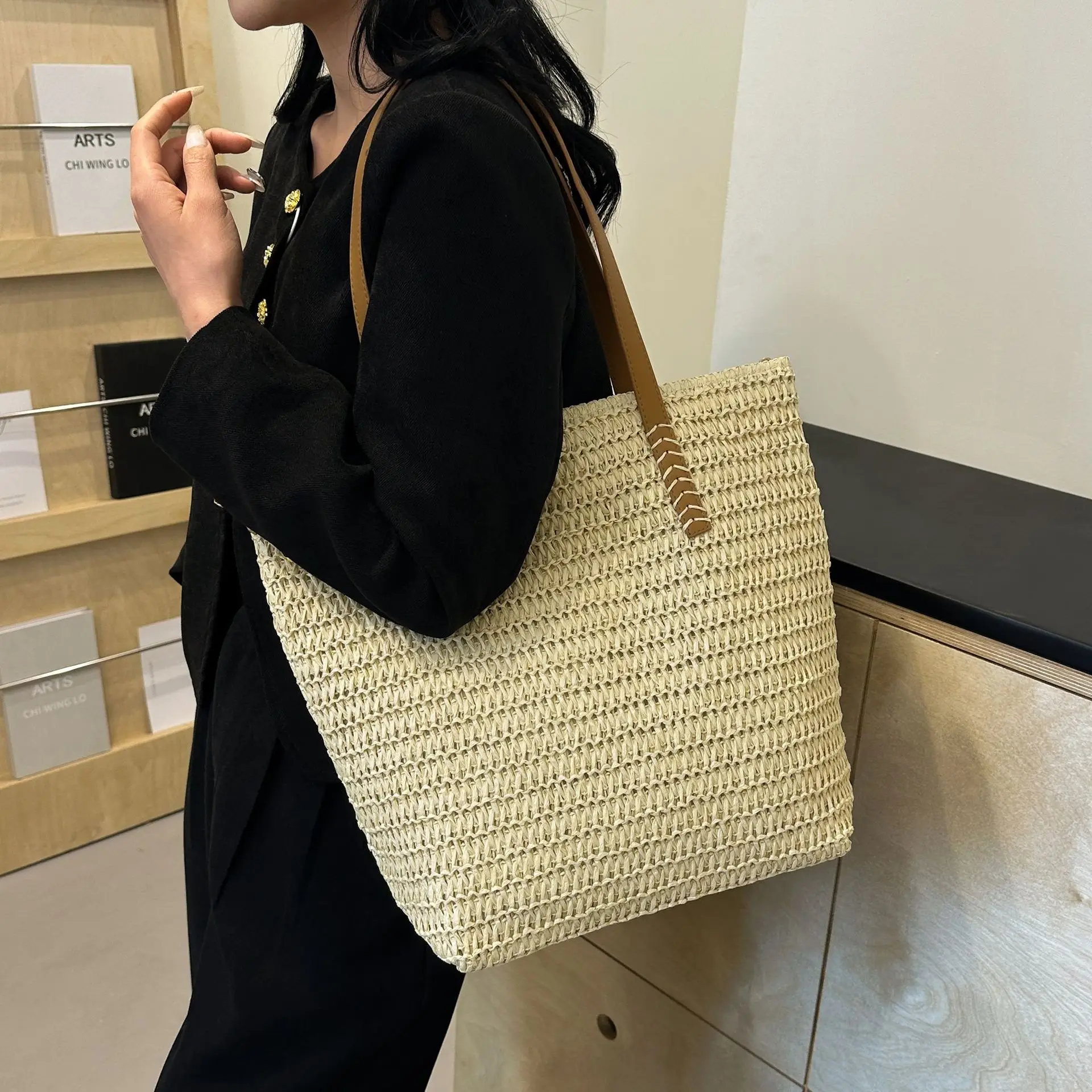 Women Straw Woven Large Capacity Shoulder Bag 2025 - Image 3