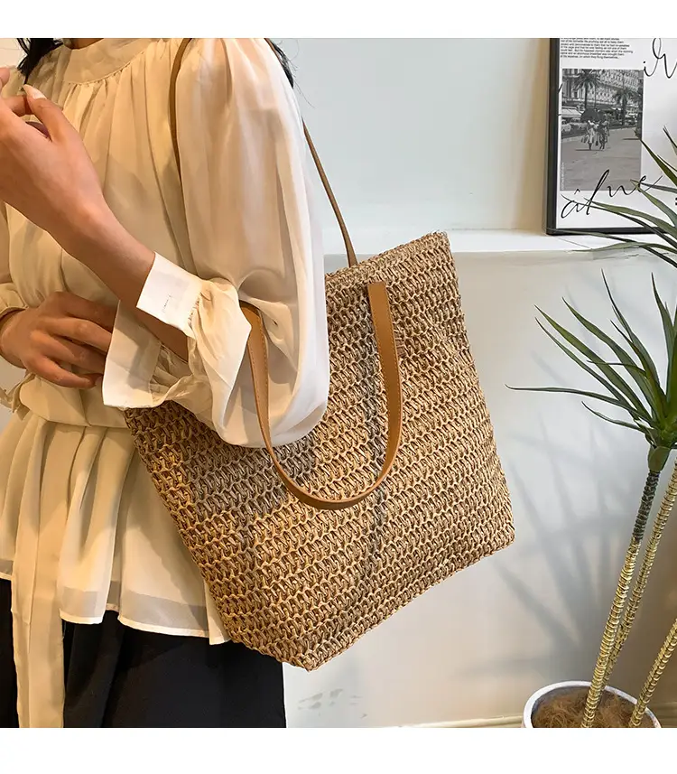 Women Straw Woven Large Capacity Shoulder Bag 2025 — feature 1