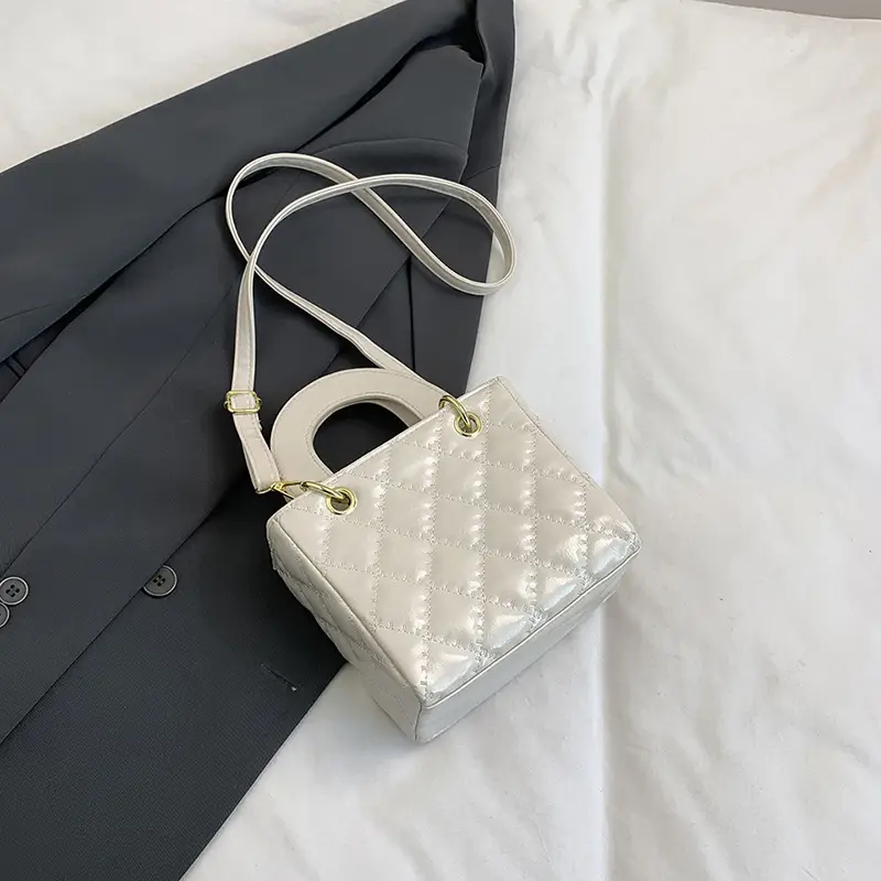 White Quilted Handbag with Gold Chain & Bow - Image 2