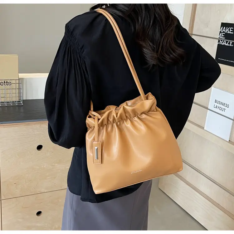 2025 Trendy Pleated Shoulder Bag for Women Brown — feature 15