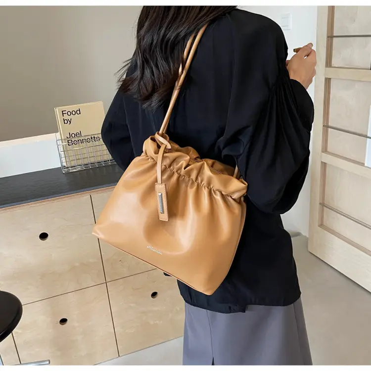 2025 Trendy Pleated Shoulder Bag for Women Brown — feature 17