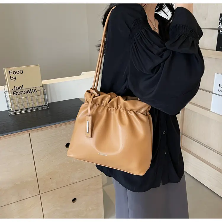 2025 Trendy Pleated Shoulder Bag for Women Brown — feature 18