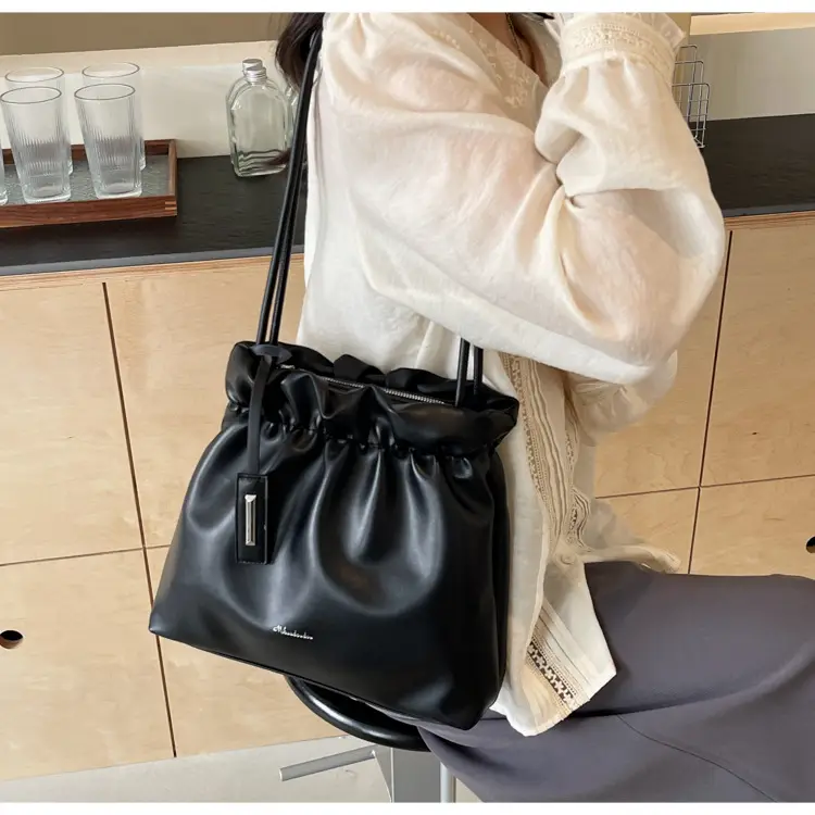 2025 Trendy Pleated Shoulder Bag for Women Brown — feature 19