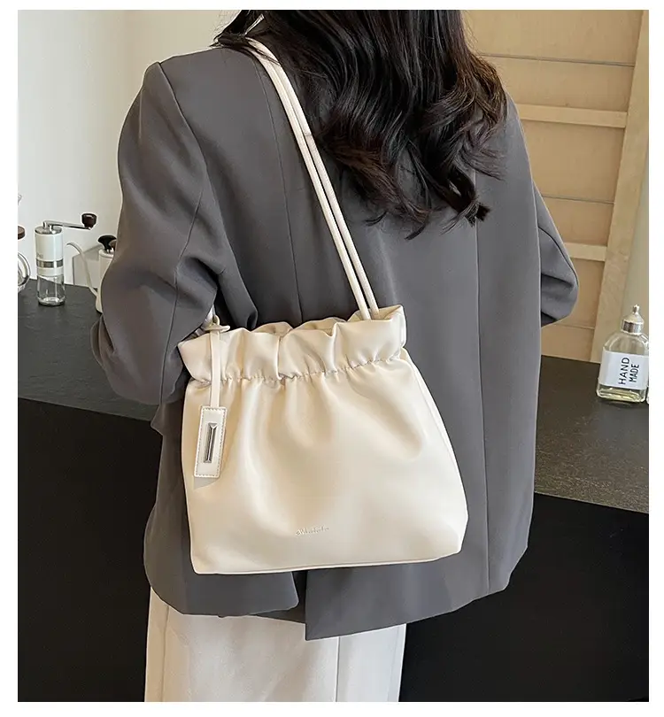 2025 Trendy Pleated Shoulder Bag for Women Brown — feature 2