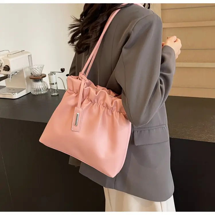 2025 Trendy Pleated Shoulder Bag for Women Brown — feature 26
