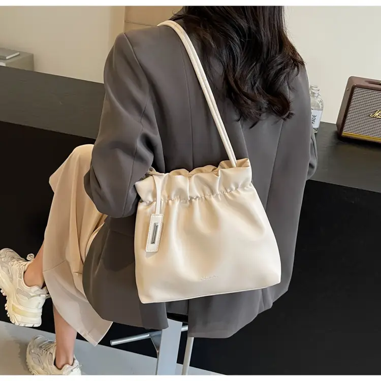2025 Trendy Pleated Shoulder Bag for Women Brown — feature 27