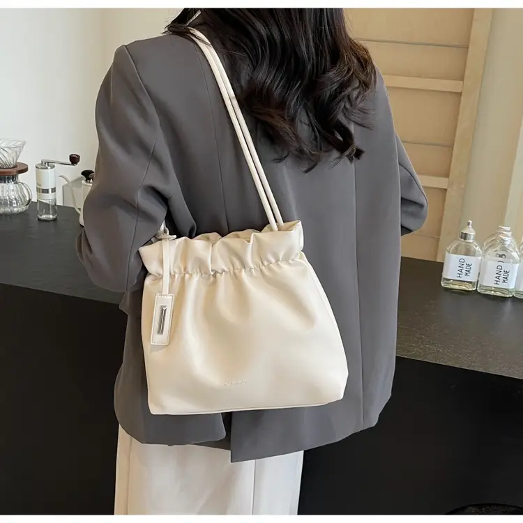 2025 Trendy Pleated Shoulder Bag for Women Brown — feature 28