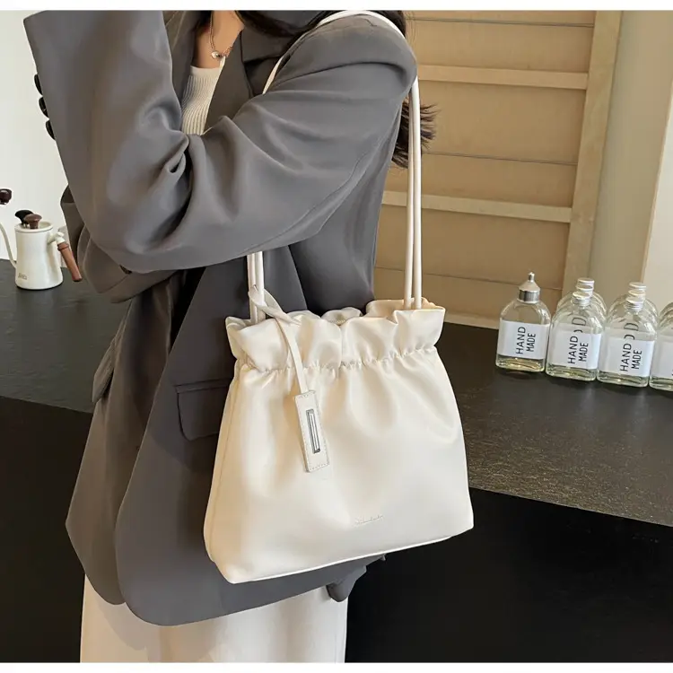 2025 Trendy Pleated Shoulder Bag for Women Brown — feature 29