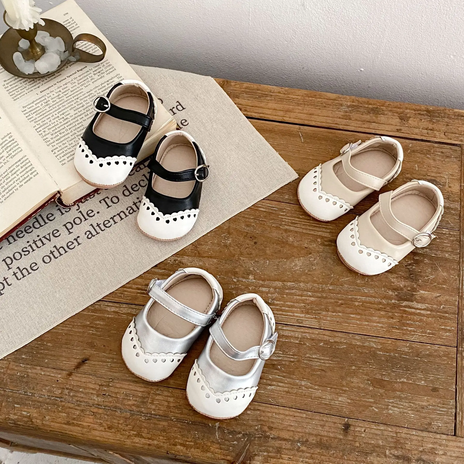 Baby's Hollow Leaf Leather Shoes White Black