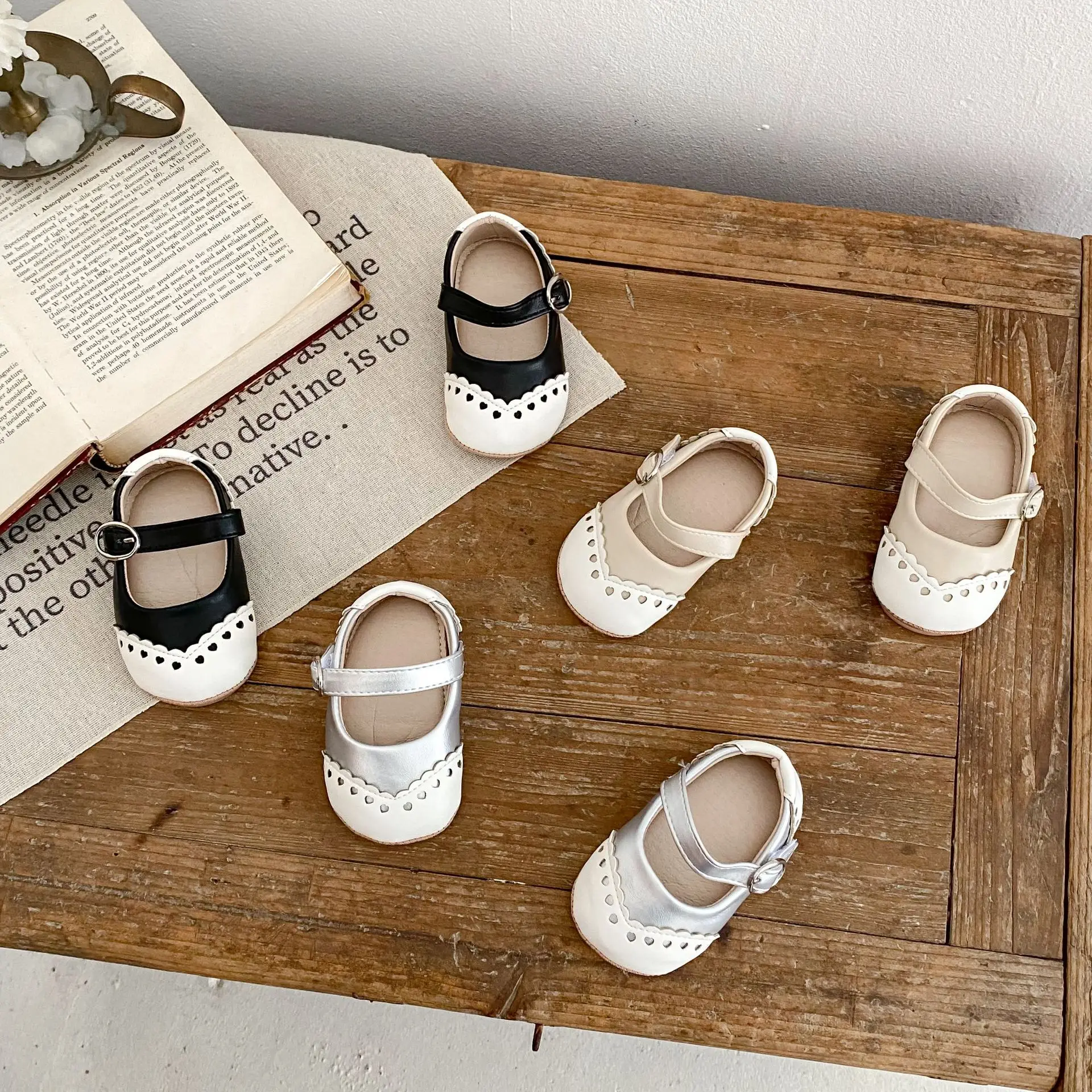 Baby's Hollow Leaf Leather Shoes White Black