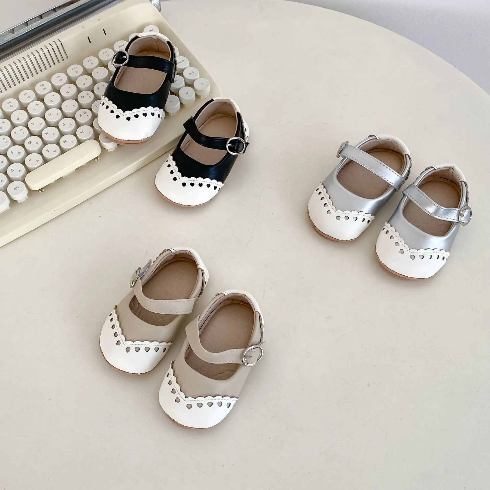Baby's Hollow Leaf Leather Shoes White Black