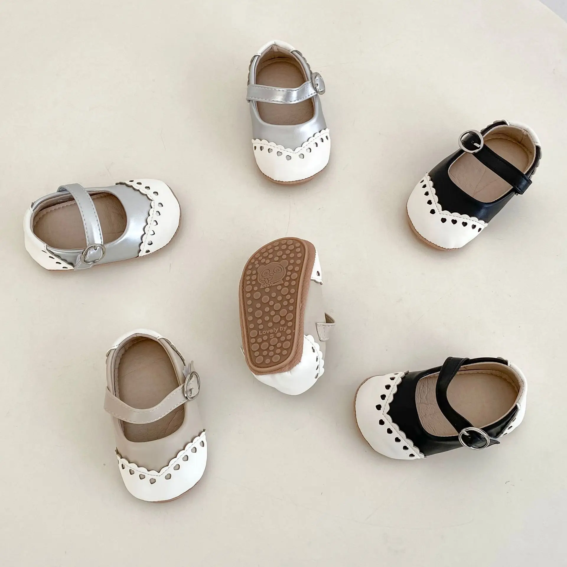 Baby's Hollow Leaf Leather Shoes White Black — feature 10