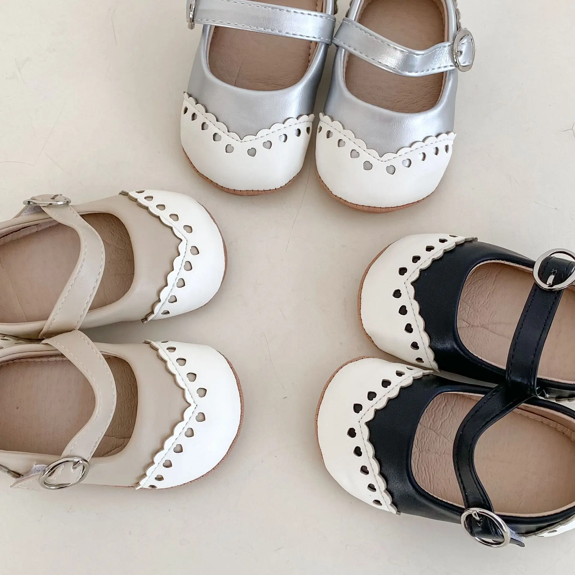Baby's Hollow Leaf Leather Shoes White Black — feature 11