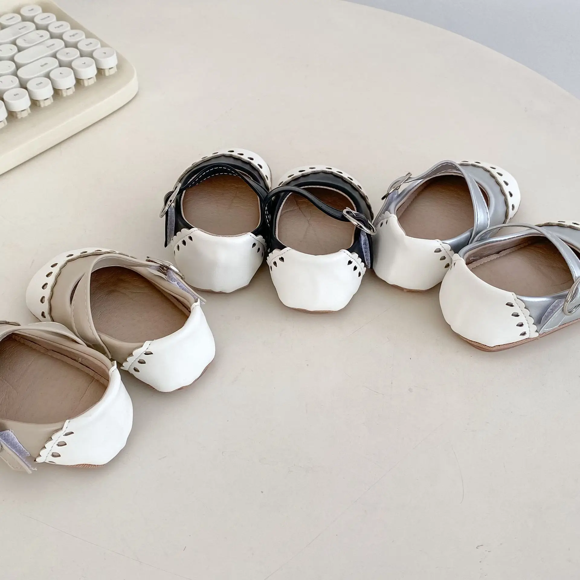 Baby's Hollow Leaf Leather Shoes White Black — feature 8