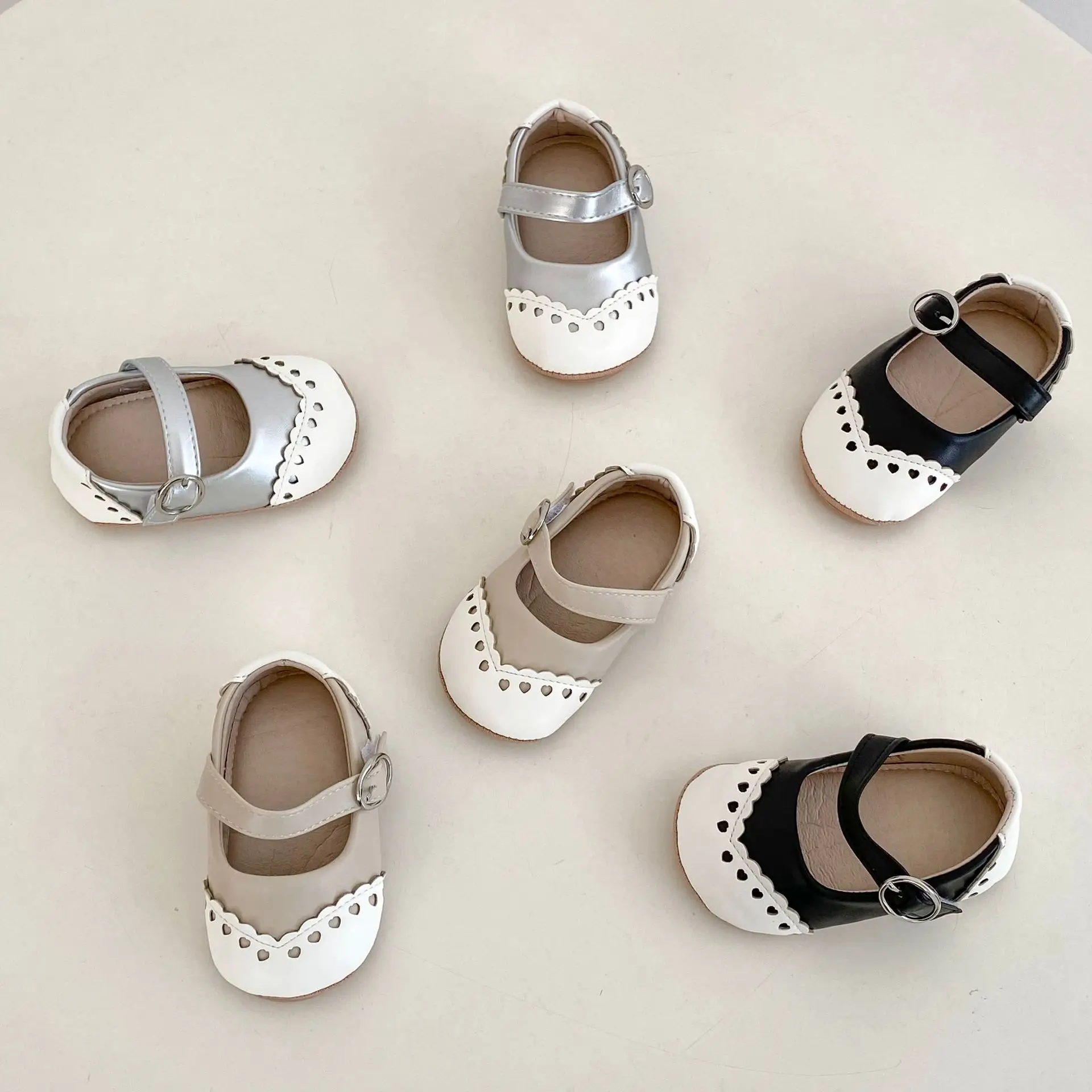 Baby's Hollow Leaf Leather Shoes White Black — feature 9