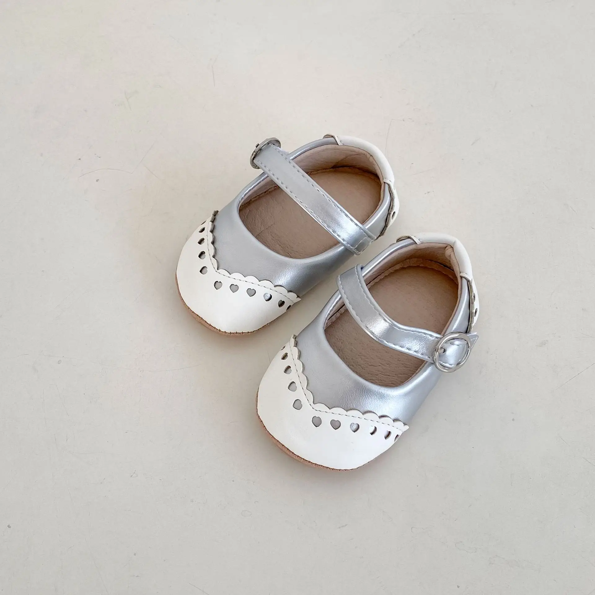 Baby's Hollow Leaf Leather Shoes White Black