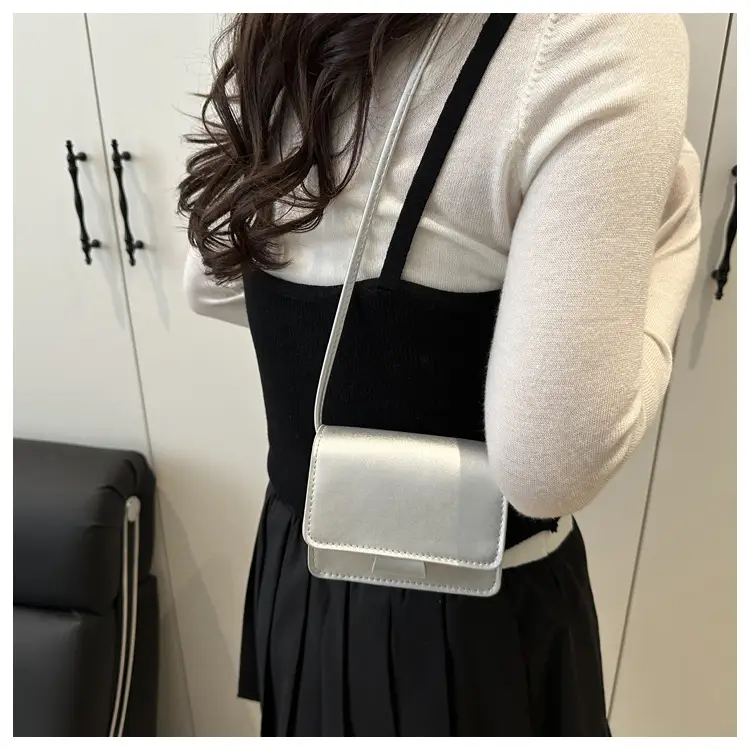 White Square Crossbody Bag with Chain Strap — feature 19