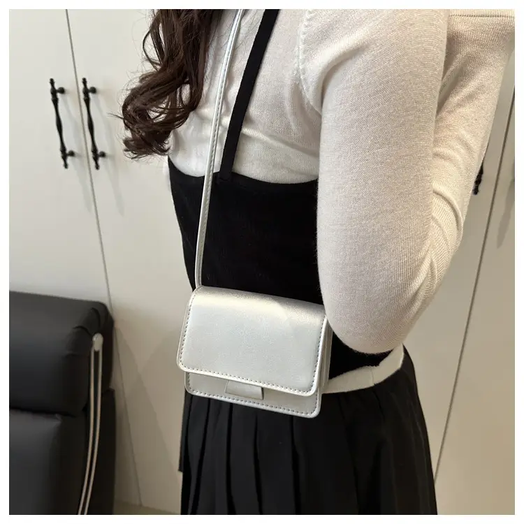 White Square Crossbody Bag with Chain Strap — feature 20
