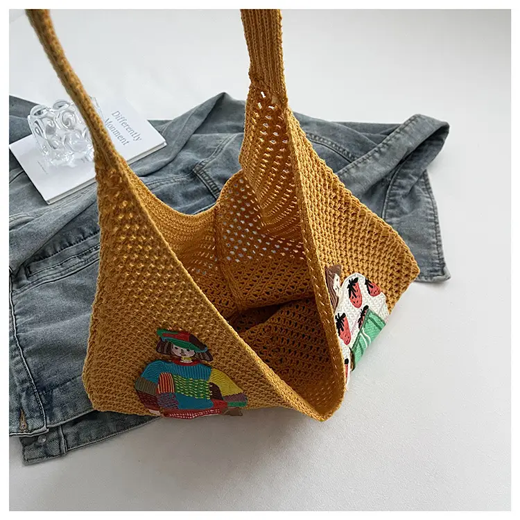 Women's Hollow Woven Straw Bag with Cartoon Design — feature 6