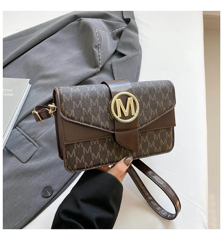 Korean Style Letter Print Shoulder Bag for Women - Image 4