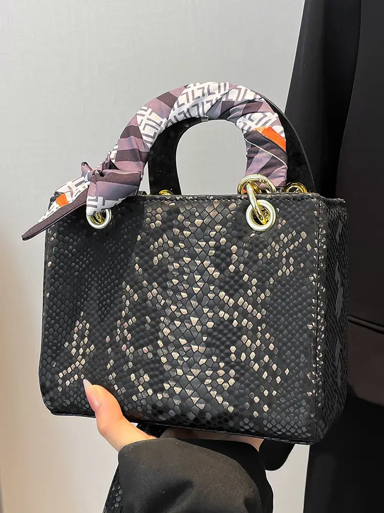 Elegant Fish Scale Pattern Daffee Shoulder Bag - Image 5