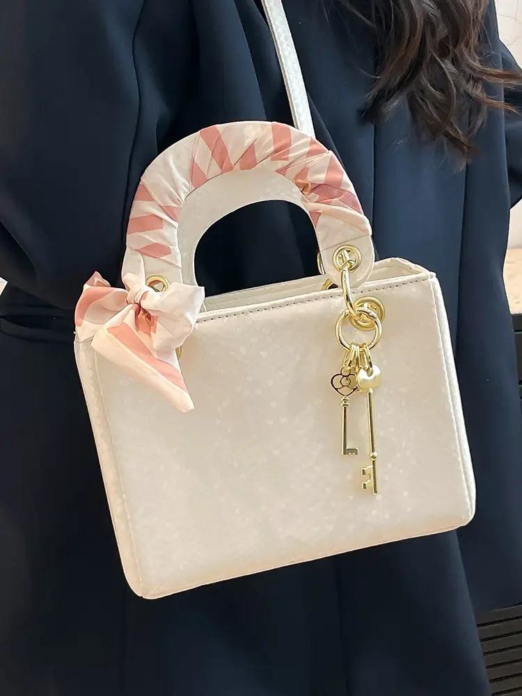 Elegant Fish Scale Pattern Daffee Shoulder Bag - Image 6