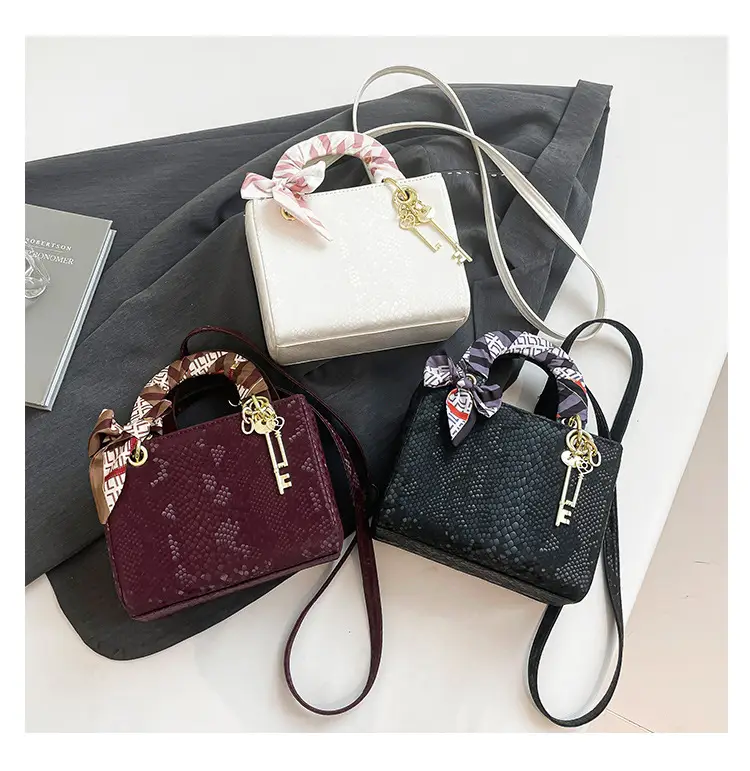 Elegant Fish Scale Pattern Daffee Shoulder Bag — feature 11