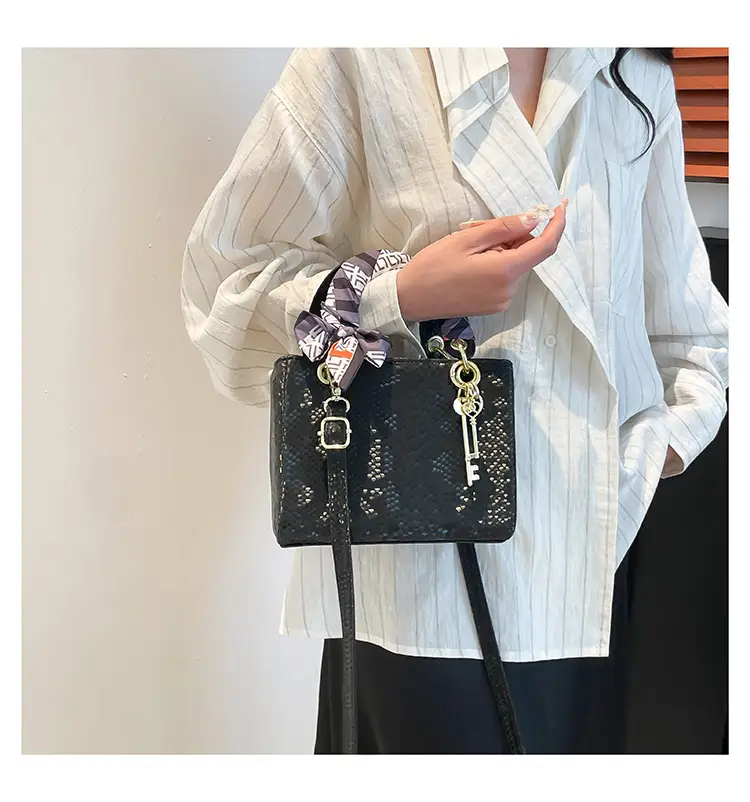 Elegant Fish Scale Pattern Daffee Shoulder Bag — feature 19