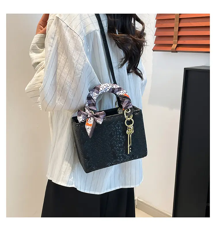 Elegant Fish Scale Pattern Daffee Shoulder Bag — feature 21