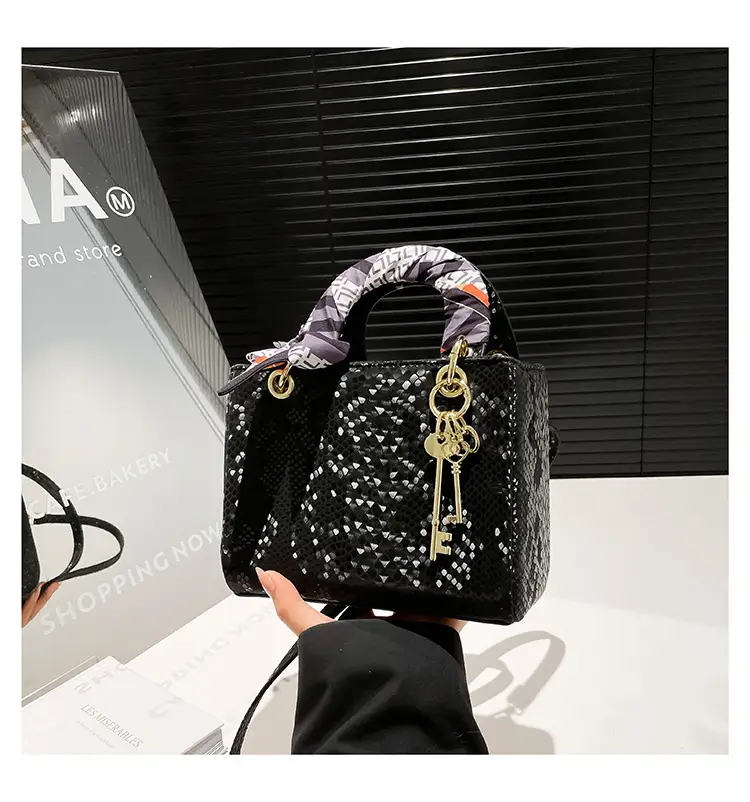 Elegant Fish Scale Pattern Daffee Shoulder Bag — feature 26