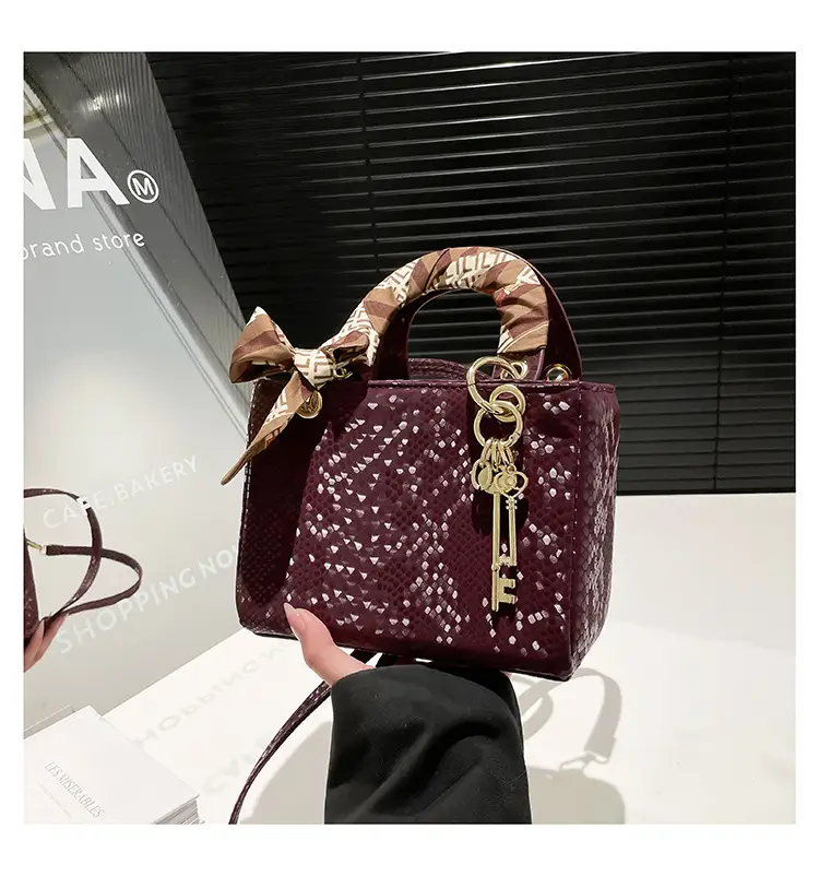 Elegant Fish Scale Pattern Daffee Shoulder Bag — feature 27