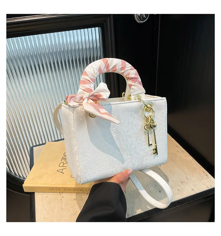 Elegant Fish Scale Pattern Daffee Shoulder Bag — feature 28