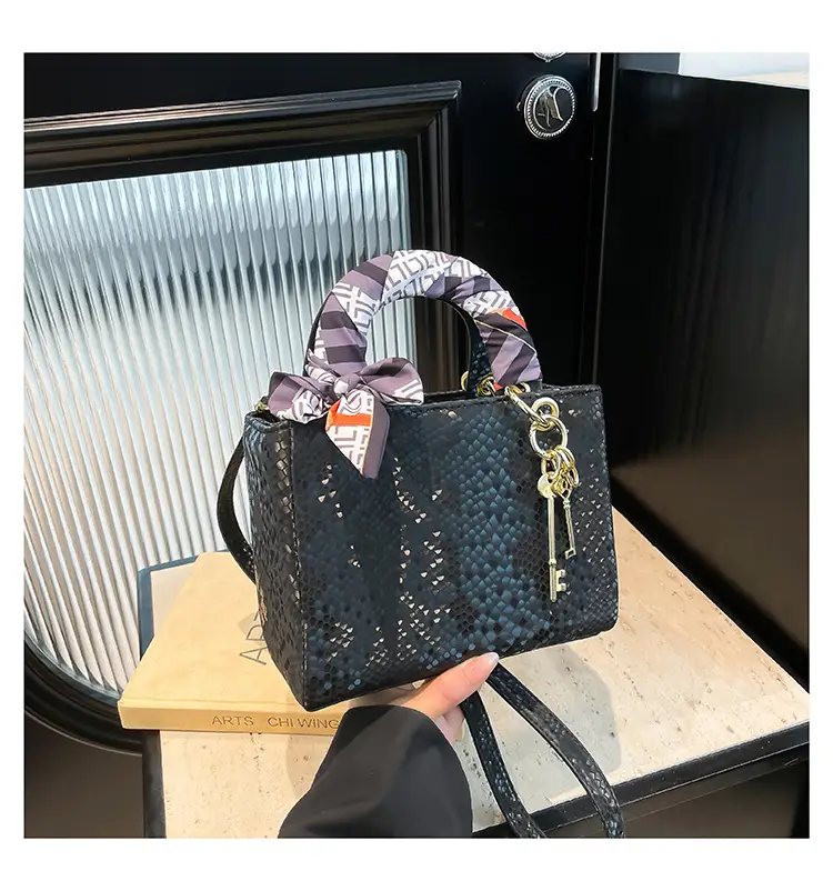 Elegant Fish Scale Pattern Daffee Shoulder Bag — feature 29