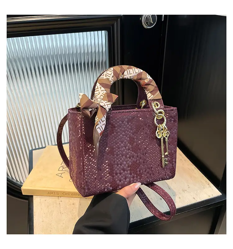 Elegant Fish Scale Pattern Daffee Shoulder Bag — feature 30