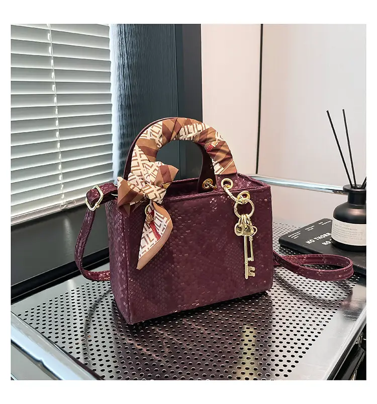 Elegant Fish Scale Pattern Daffee Shoulder Bag — feature 33