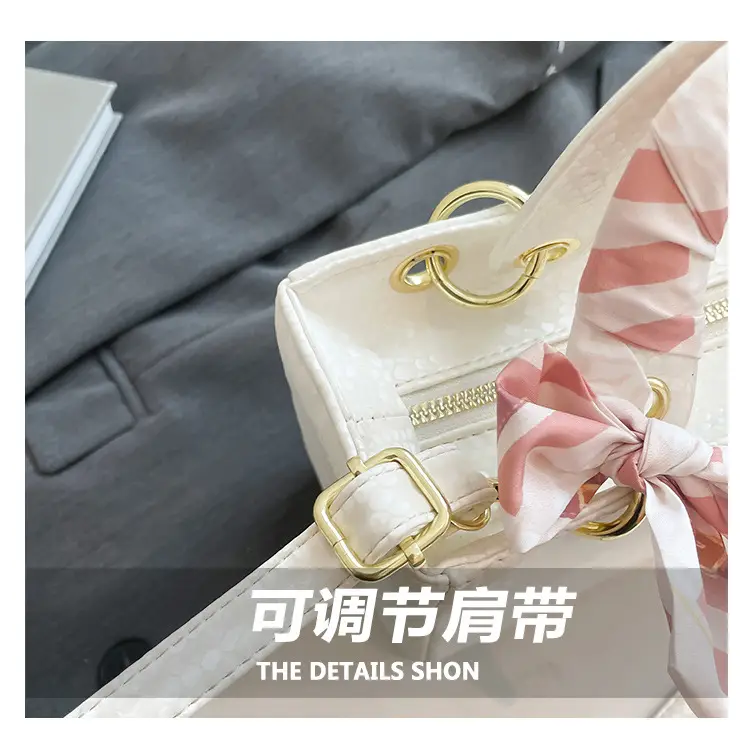 Elegant Fish Scale Pattern Daffee Shoulder Bag — feature 7