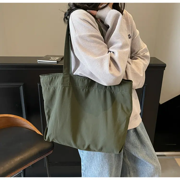 New Nylon Shoulder Bag for Women Large Capacity Waterproof — feature 46