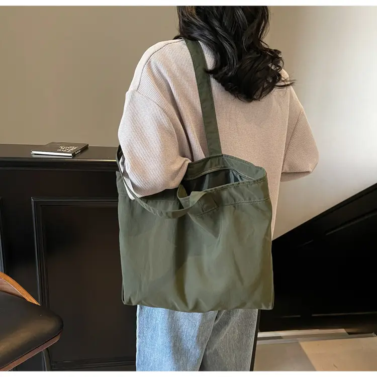 New Nylon Shoulder Bag for Women Large Capacity Waterproof — feature 47