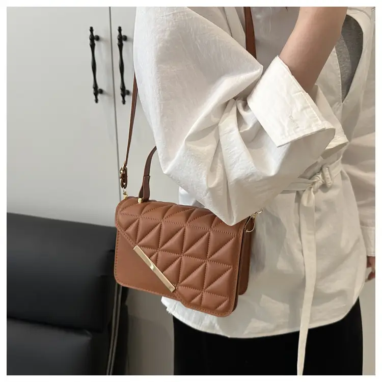 Trendy Quilted Square Handbag for Women 2025 — feature 10
