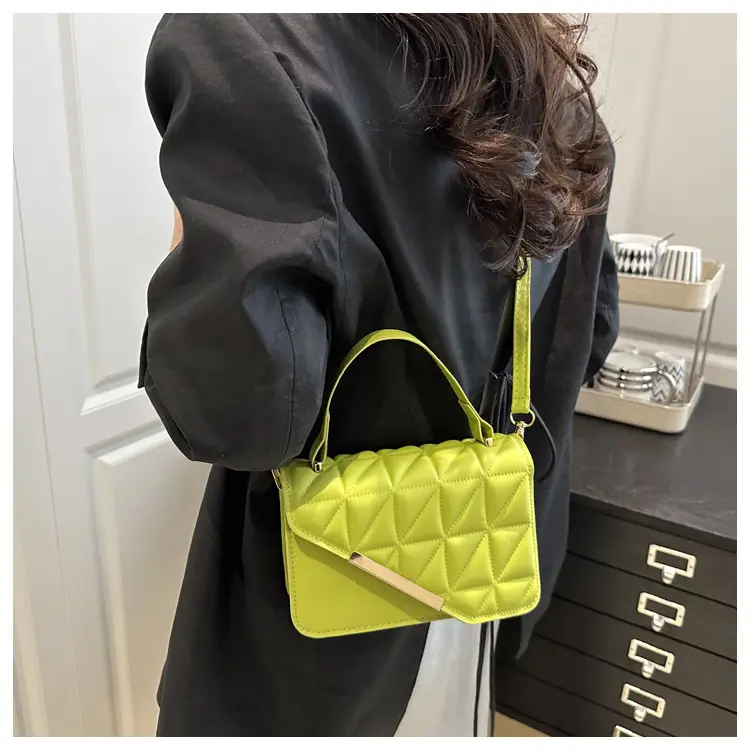 Trendy Quilted Square Handbag for Women 2025 — feature 15