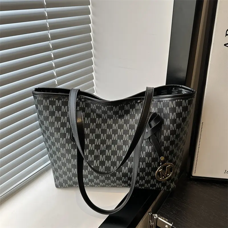 Large Capacity Women's Trendy Shoulder Bag 2025 - Image 6